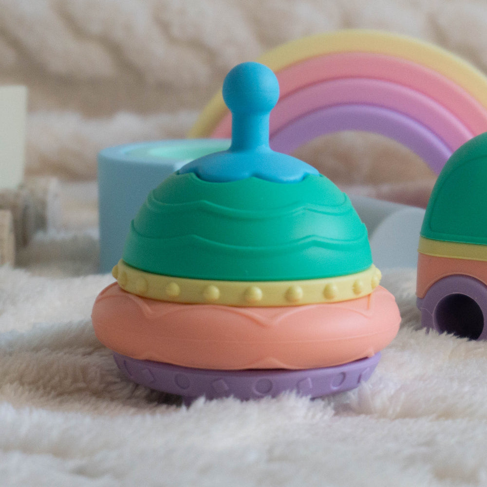 Montessori flying saucer toy